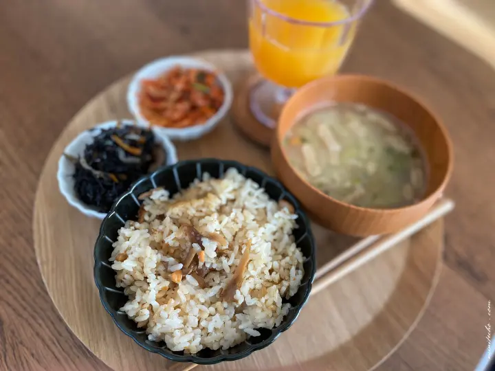 鮭ハラスと舞茸のごはん